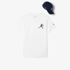 Kit Camiseta e Bone Lacoste Novak Djokovic - Bco/Mar